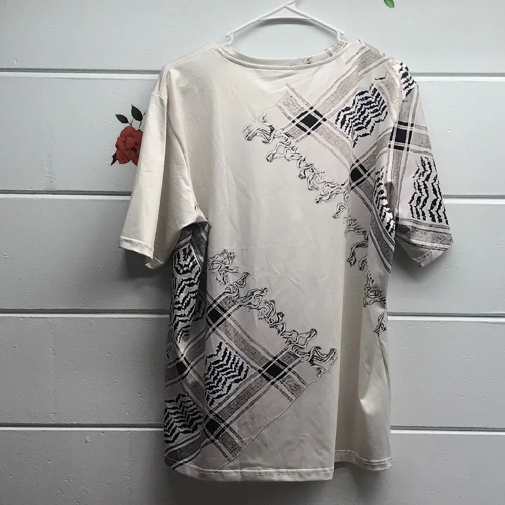 Cream and Black Geometric Short Sleeve Top - Picture 3 of 3